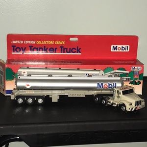 1993 MOBIL TOY TANKER TRUCK
